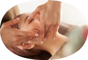 お顔マッサージ（オイル使用）